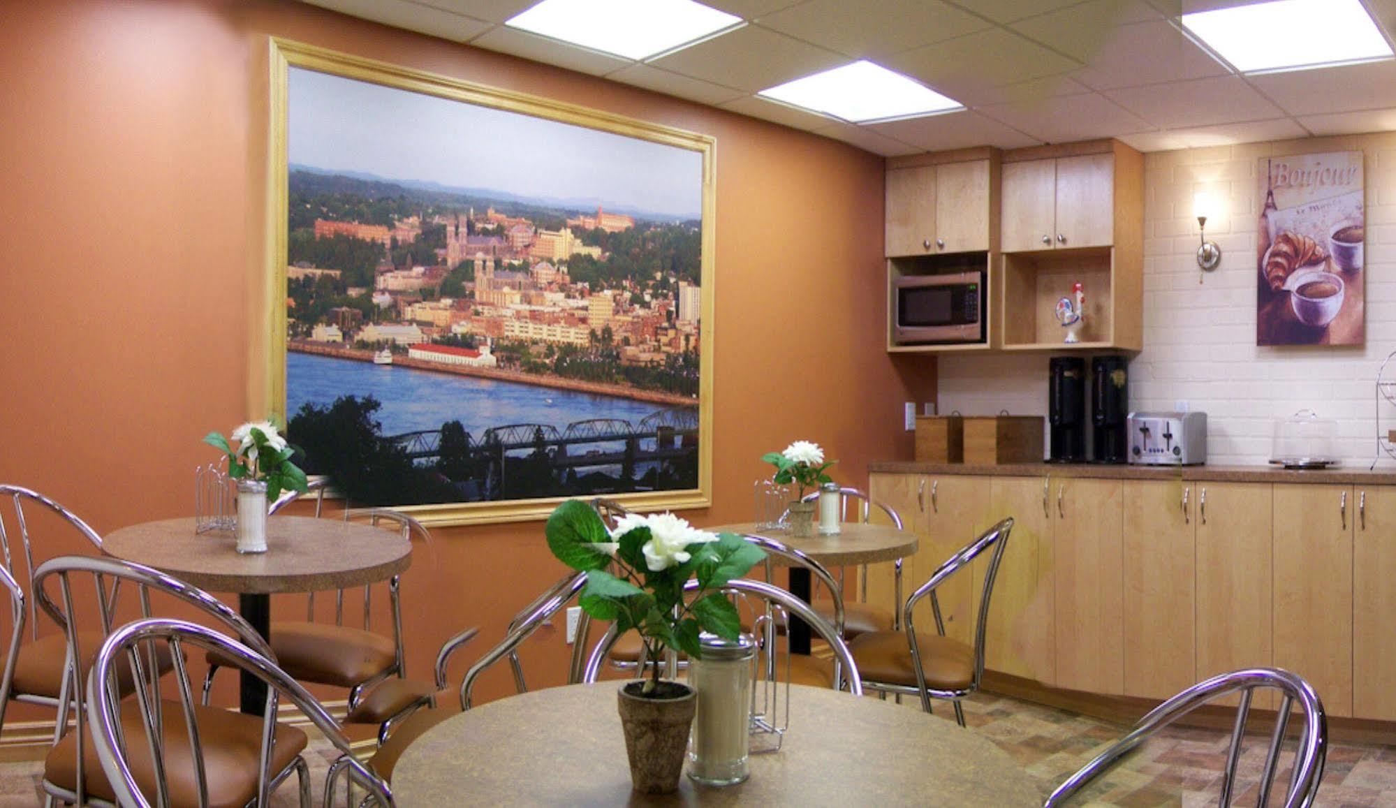 Auberge Centre Ville Chicoutimi Eksteriør bilde